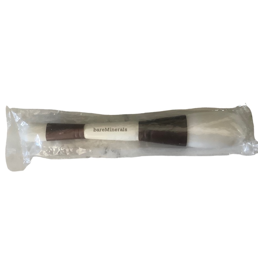 BareMinerals white dual soothing complex makeup brush 54936 professional grade
